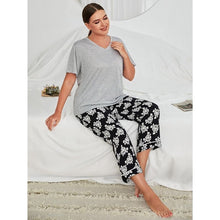 Load image into Gallery viewer, Rose Plus Size Pyjamas Set
